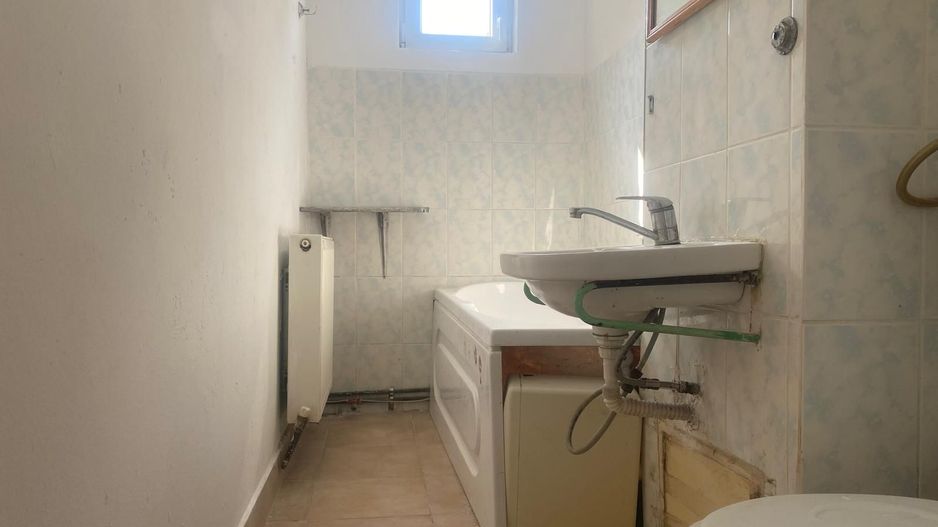 Foarte luminos! Vanzare apartament cu 3 camere in Targoviste - M11 - Poză 9