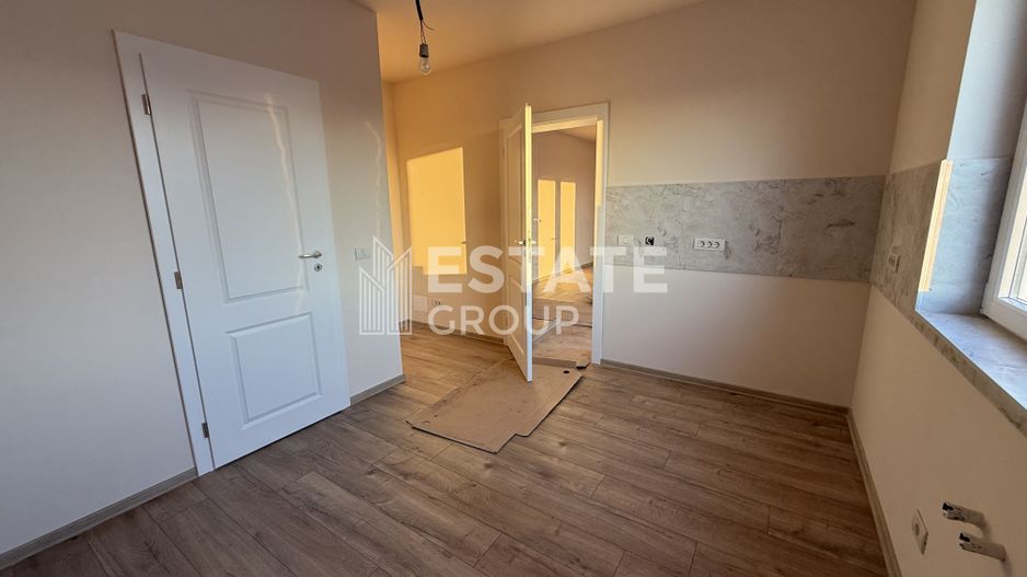 Casa individuala cu 4 camere in Mosnita Noua zona Castel - Poză 8