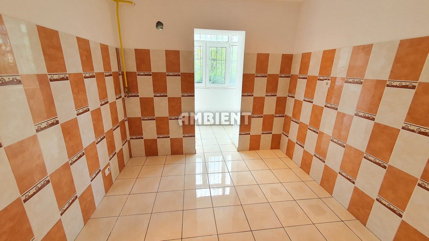Apartament 3 camere, parter, zona DECEBAL; - Poză 1