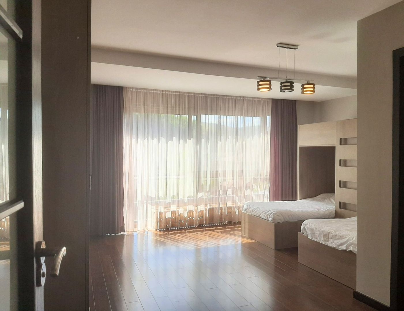 Vilă de lux cu vedere spectaculoasă spre Tâmpa  Green Valley zona Noua - Poză 15