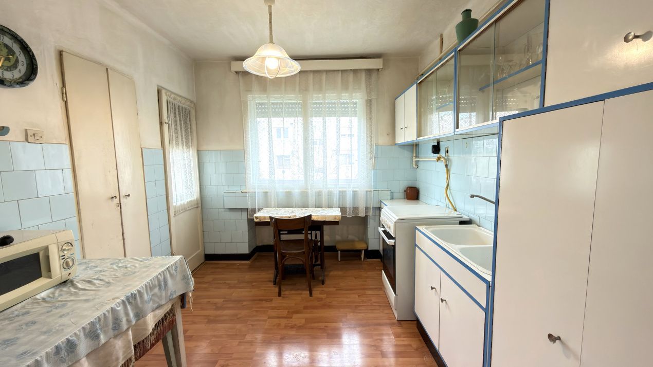 Apartament 3 camere MV1 Str. Gladiolei 6 Etaj III - Carei - - Poză 3