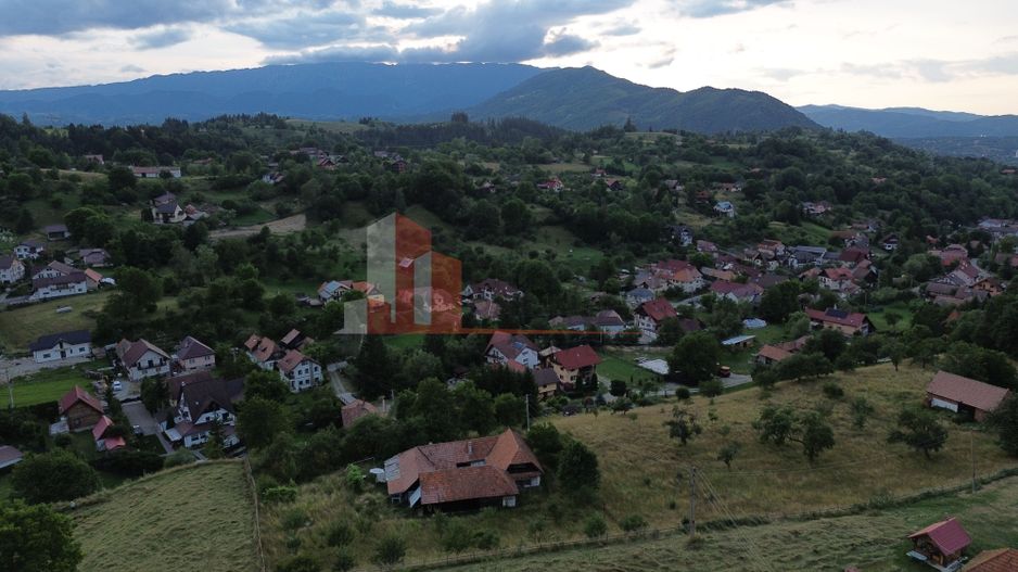Casă tradițională sat Poarta, comuna Bran teren 4000 mp - Poză 5