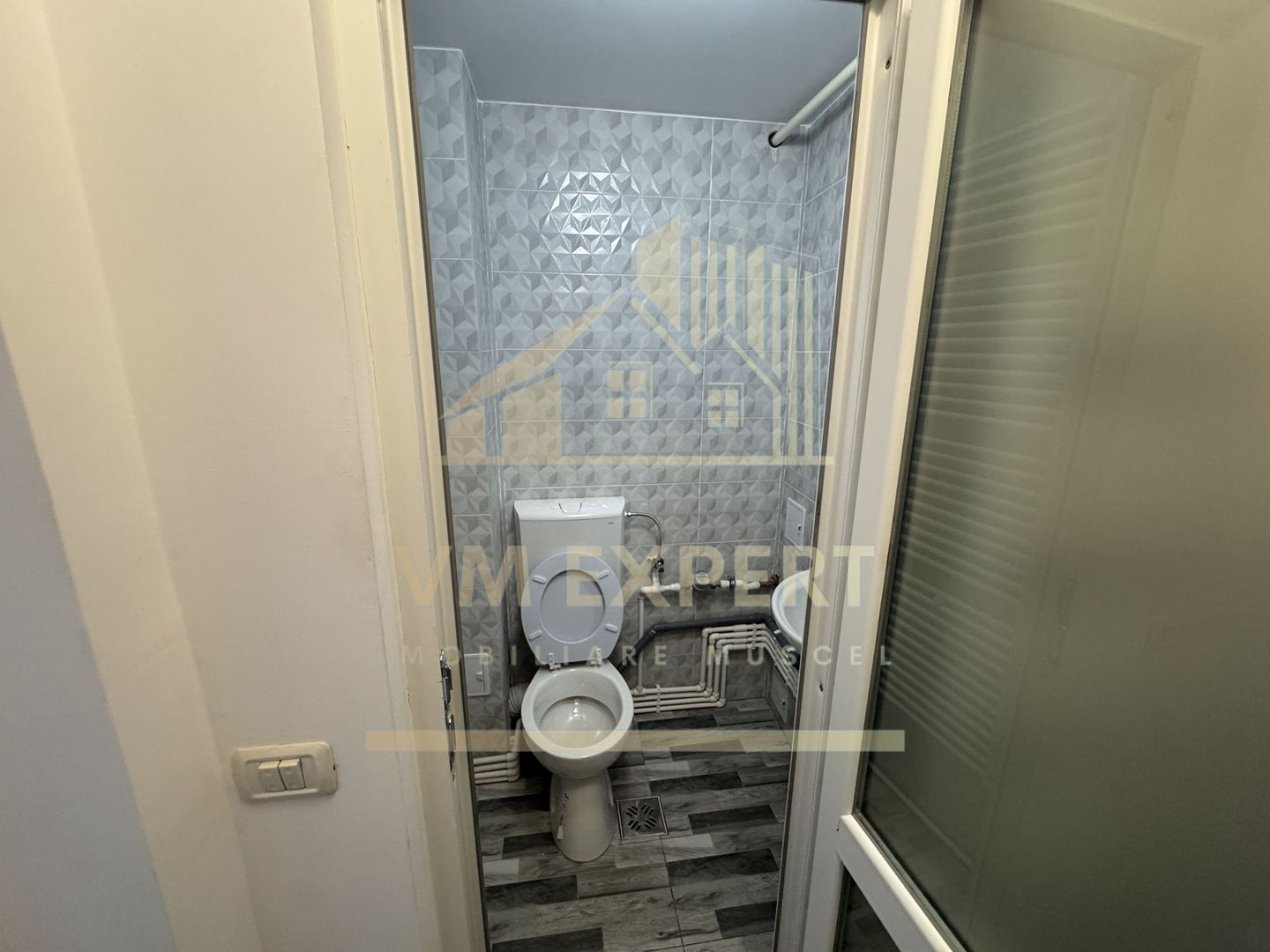 SPAȚU COMERCIAL 34 MP CAMPULUNG VIZAVI DE CENTRU MEDICAL CLUBUL SANATĂȚII - Poză 21