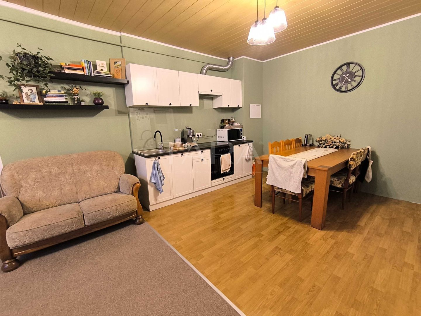 Casă cu teren în Iris - Poză 1