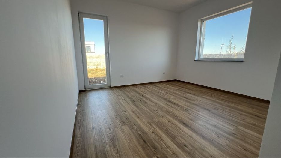 Casa cu 5 camere de vanzare in Nordul Bucurestiului - Poză 2