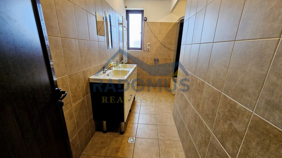 Vilă spațioasă, central, ideală pentru activități comerciale/birouri - Poză 22