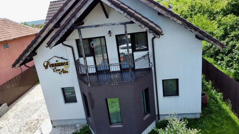 Pensiune de vânzare în Bobu, Scoarța - sau schimb cu apartament Timisoara  - Poză 2