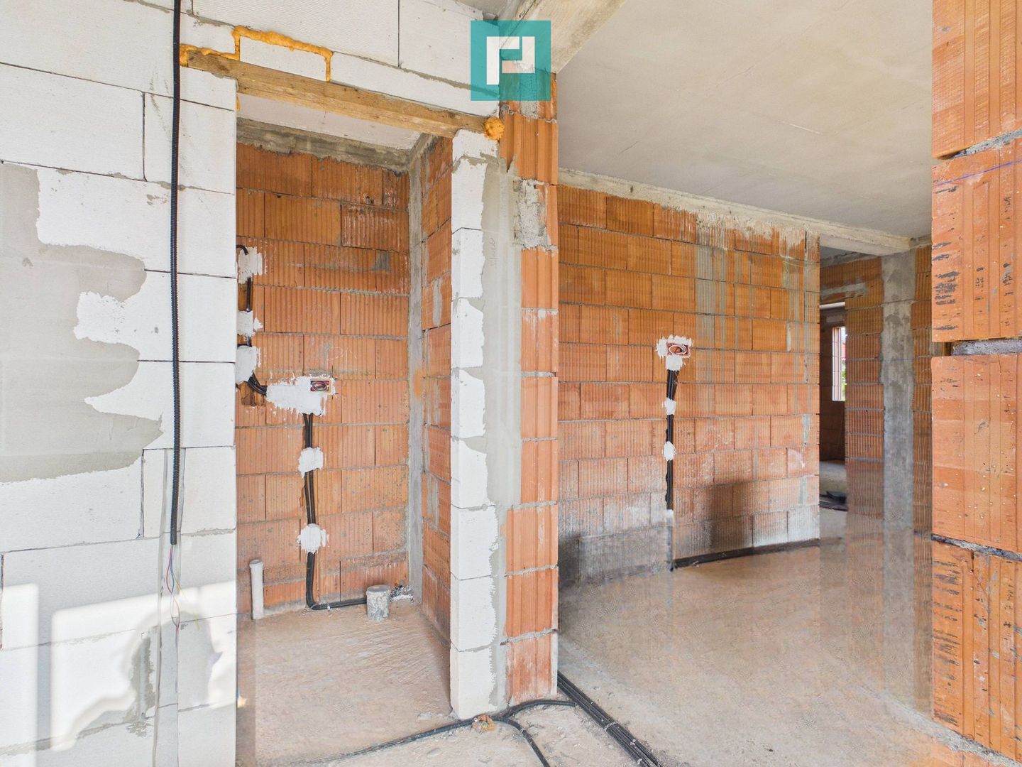 Casă individuală la cheie in Utvin - Poză 9