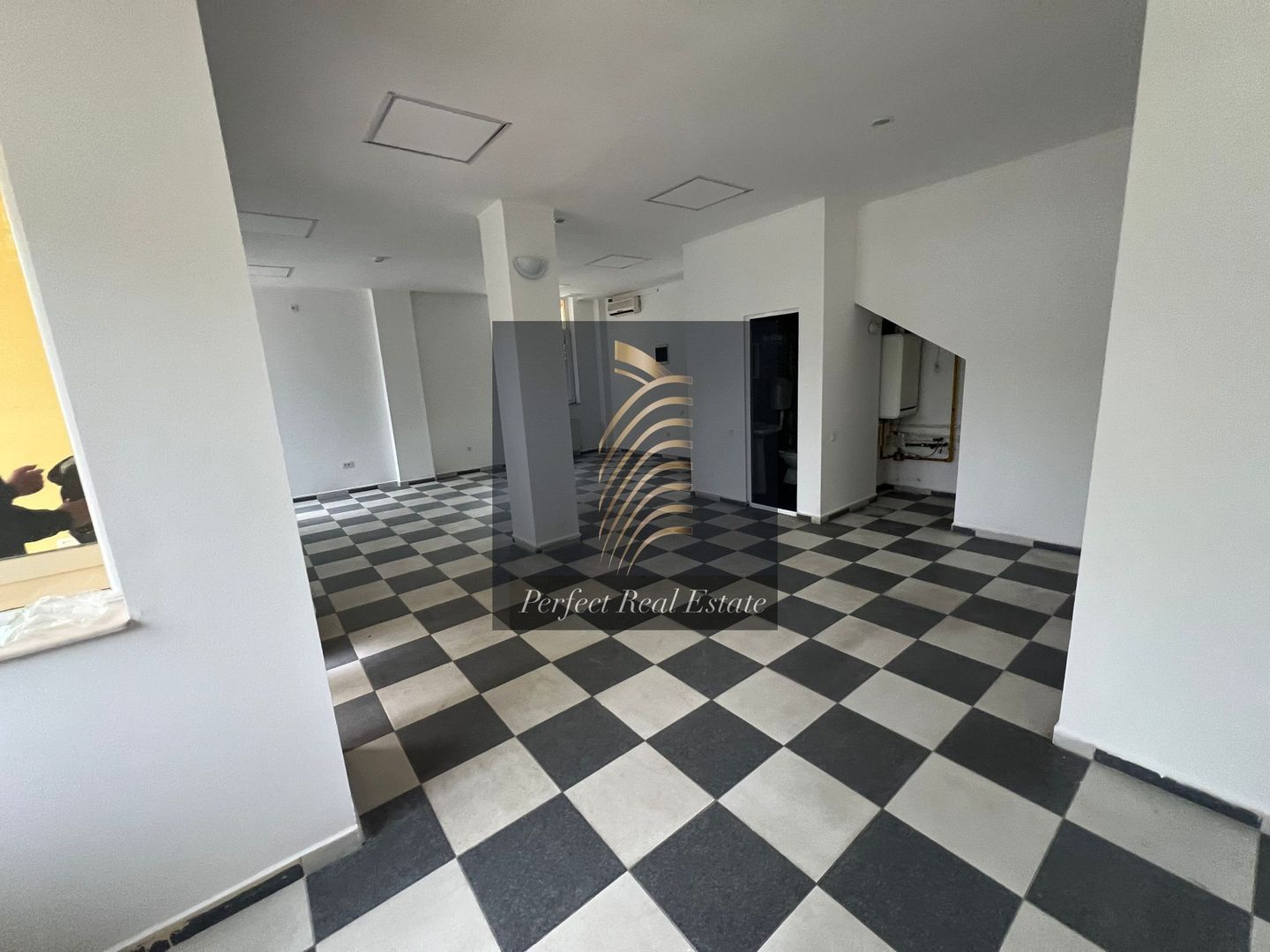 De închiriat în exclusivitate – clădire multifuncțională - Poză 13