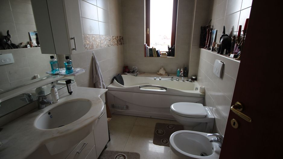 Imobil pretabil PENSIUNE- 518 Euro /mp - Poză 8