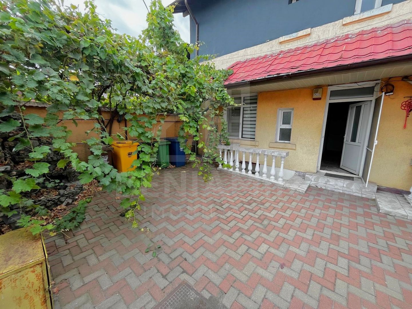Casa 63mp- 2 Camere-Curte 65mp- Centrala Termica-AC-Zona Autogara - Poză 1
