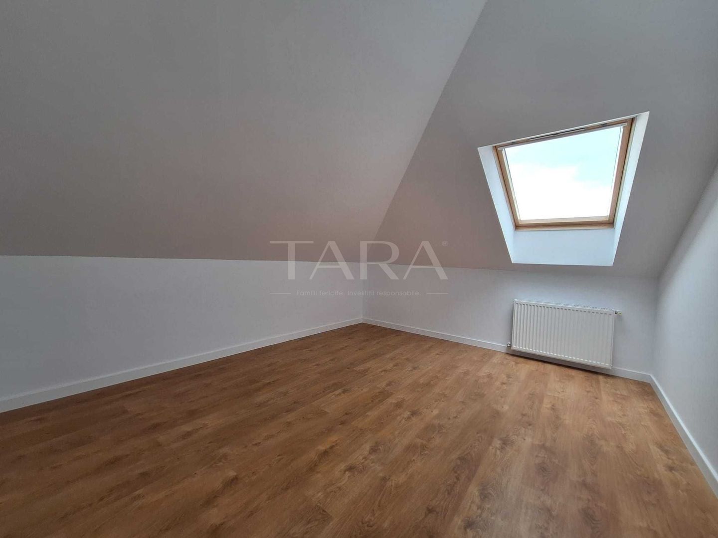 Apartament cu 4 camere tip mansardă,  Floresti. - Poză 5