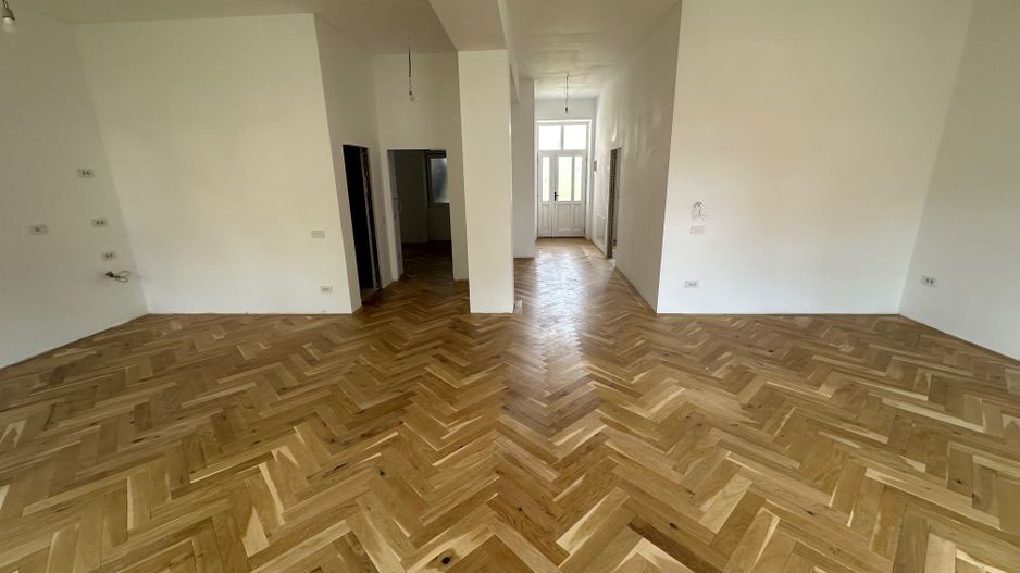 Apartament renovat în clădire istorică - are garaj - Poză 8