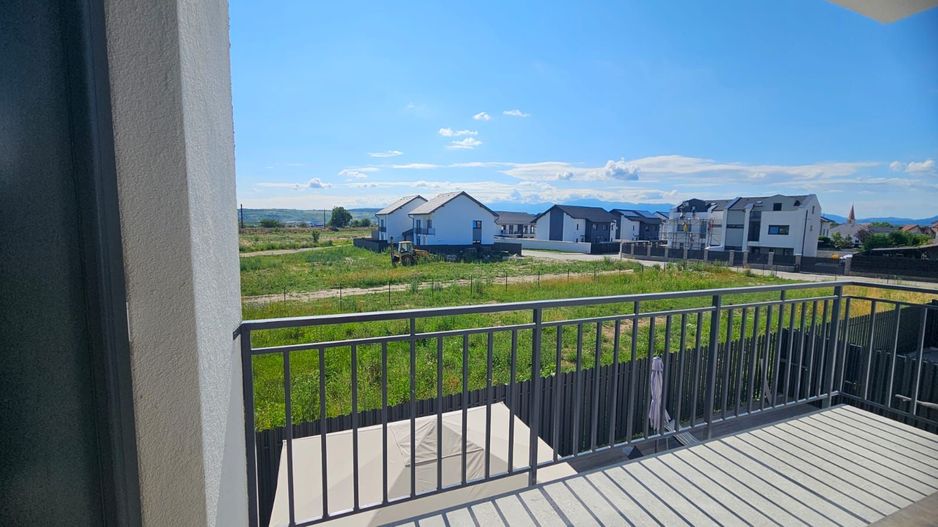 Apartament 3 camere 2 bai camara pe balcon si loc parcare Selimbar - Poză 7