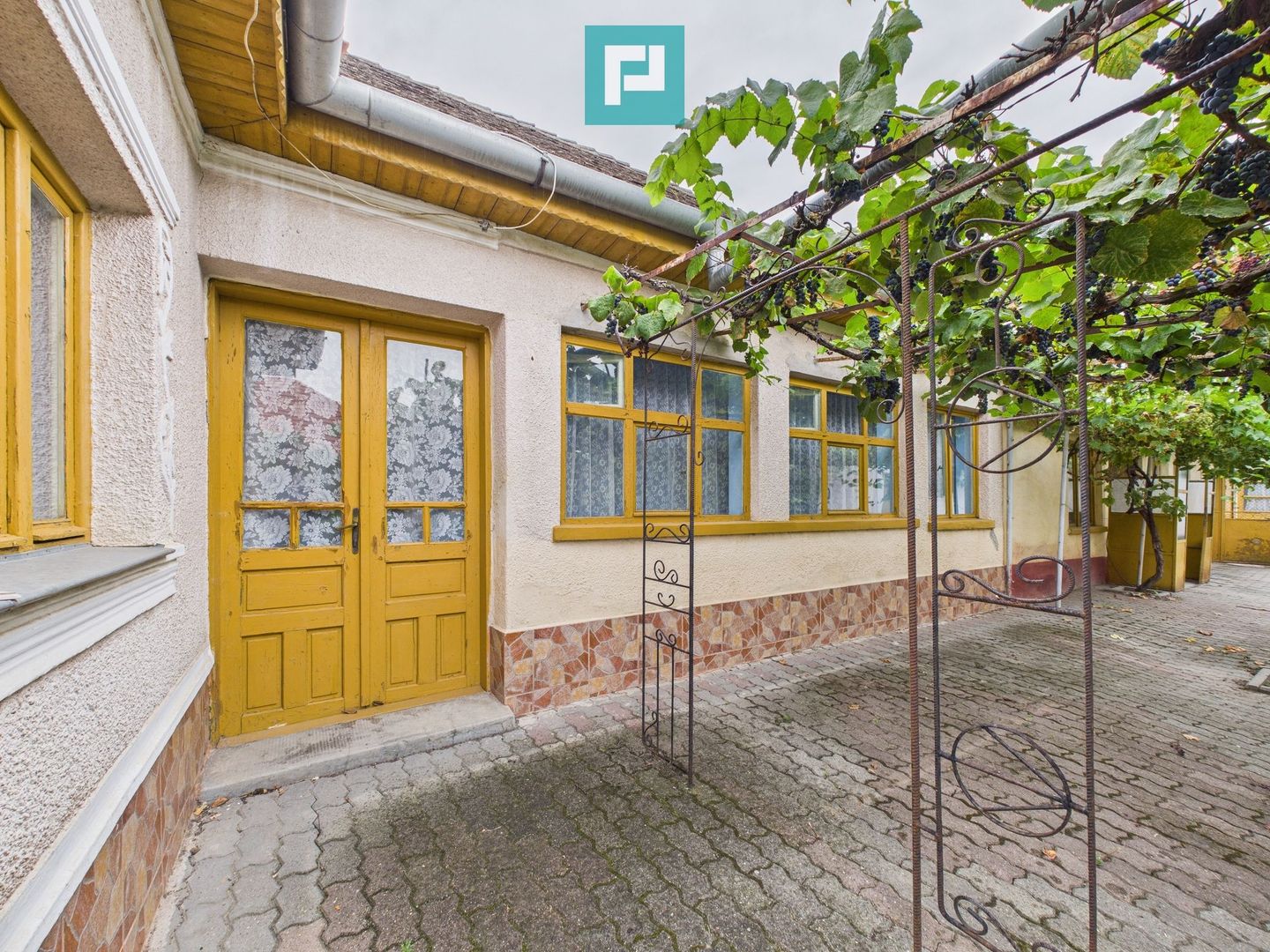 Casa Pecica, zona centrala. - Poză 3