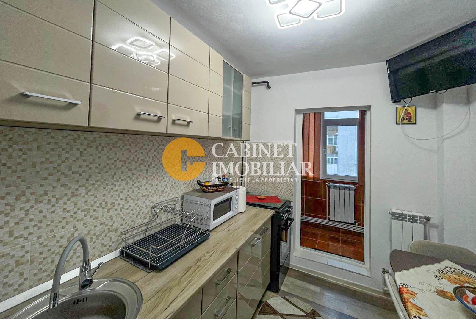 Apartament 2 Camere Decomandat ETAJ INTERMEDIAR - zona Galata - Poză 2