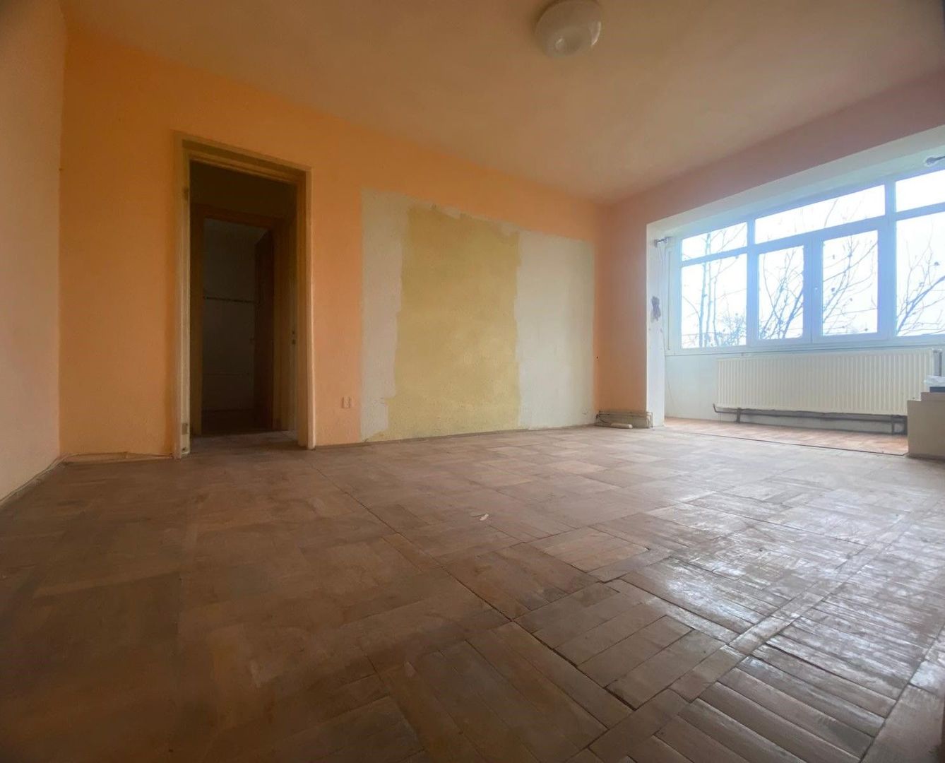 Vanzare apartament cu 3 camere în Micro 6  zonă căutată din Târgoviste - Poză 1