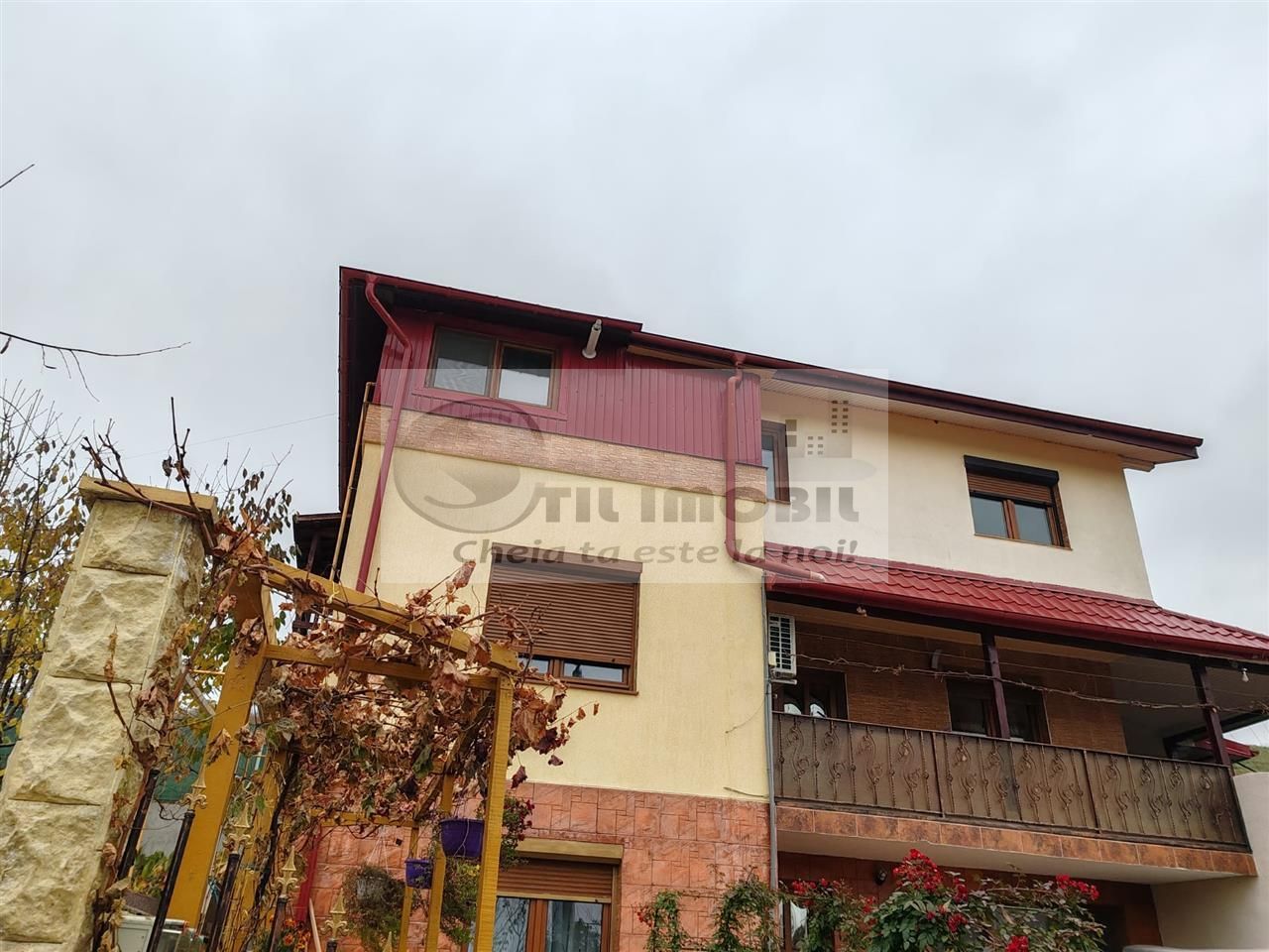 INTABULAT! Ap 3 camere  dec. etaj 1 cu intrare separata Zona Bucium - Poză 1