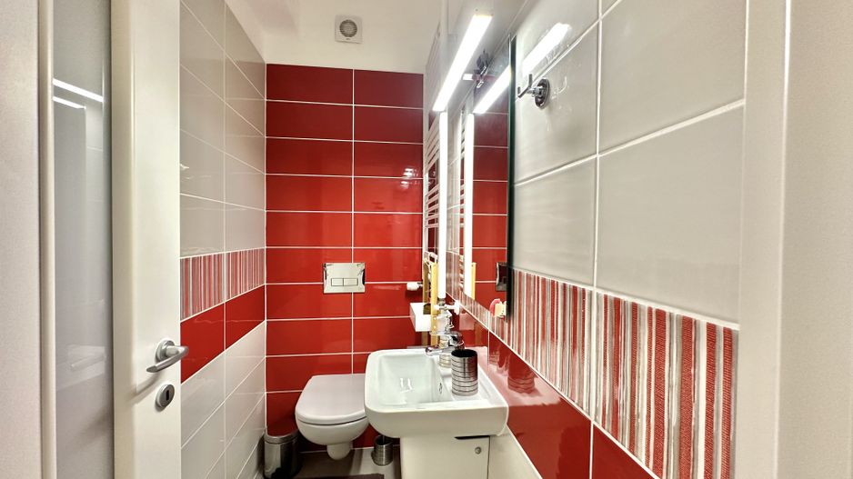 Penthouse modern de inchiririere cu 3 camere, terasă 80 mp zona Coresi - Poză 11