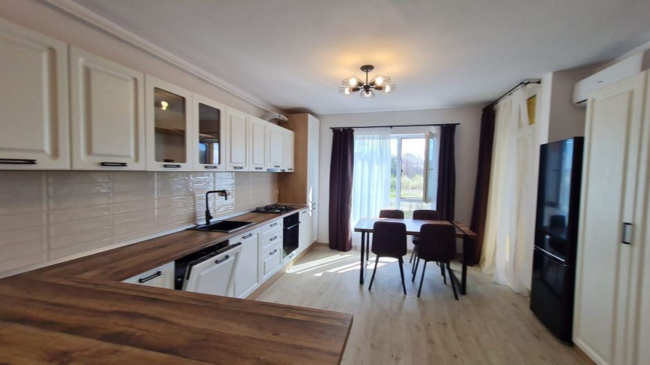 Lux la 5 minute de Iulius Town - Poză 2