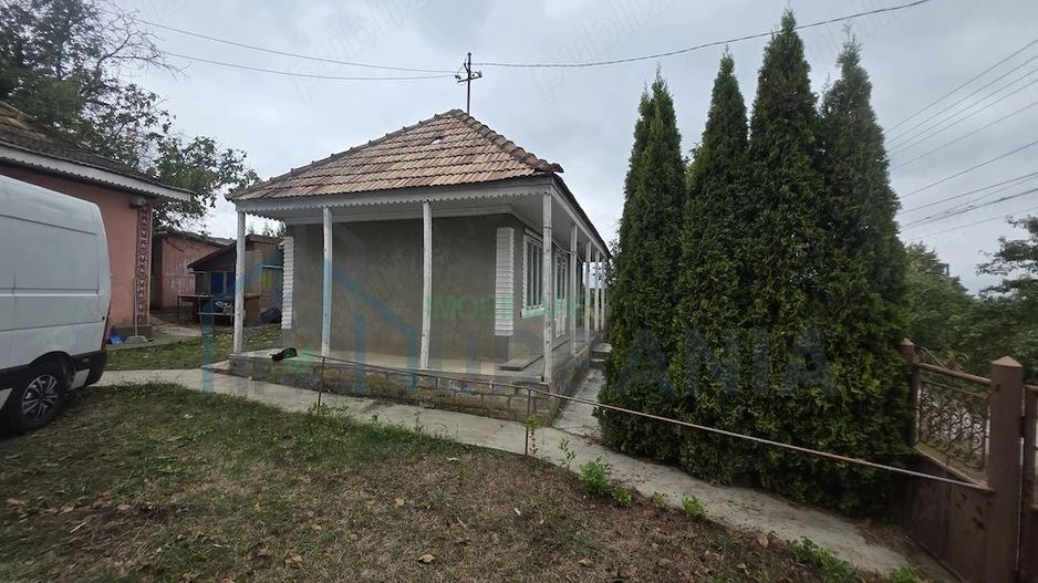 Ansamblu rezidențial cu 2 case în Scoposeni, comuna Gorban – teren 2400 mp, utilități complete - Poză 4