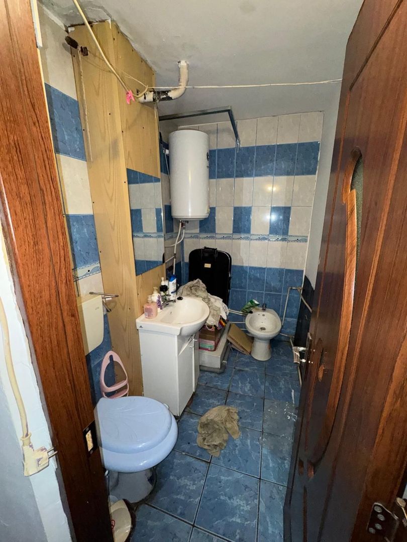 vand apartament 3 camere, parter, zona Autogara, gaz pe scara - Poză 5