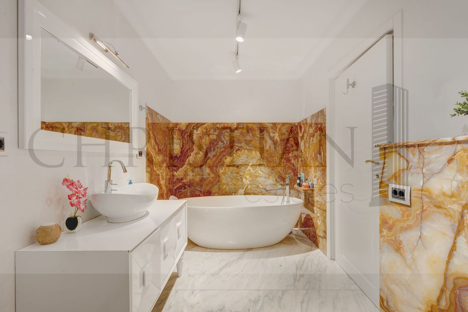 Apartament 3 Camere 150 mp + Terase | Mobilat si Utilat Premium - Poză 2