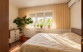 Apartament de vanzare in Oradea, strada Sovata, cu priveliste spre mal - Poză 1