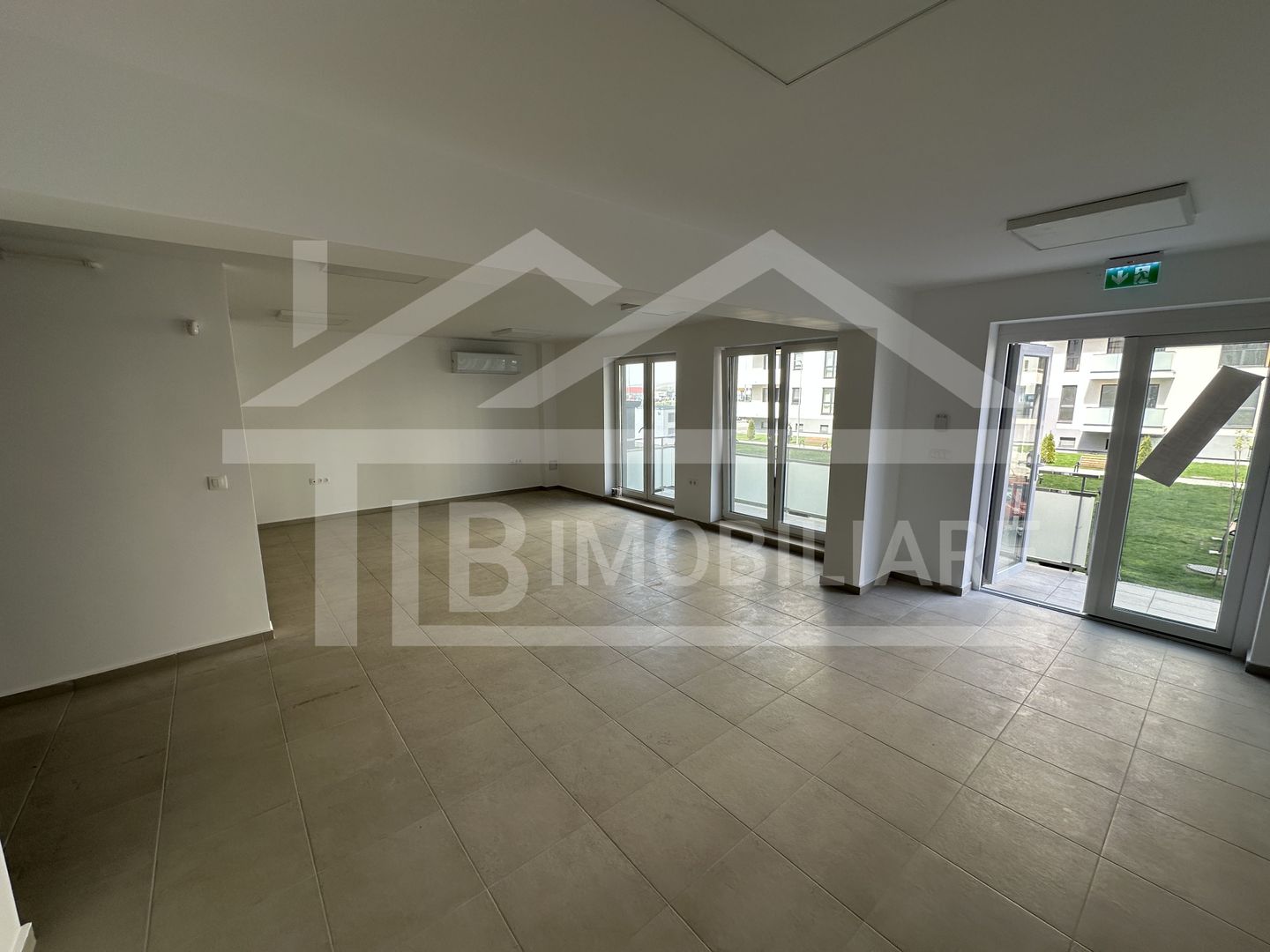 Spatiu de inchiriat, 55mp, parcare, Zona Maurer Residence - Poză 1