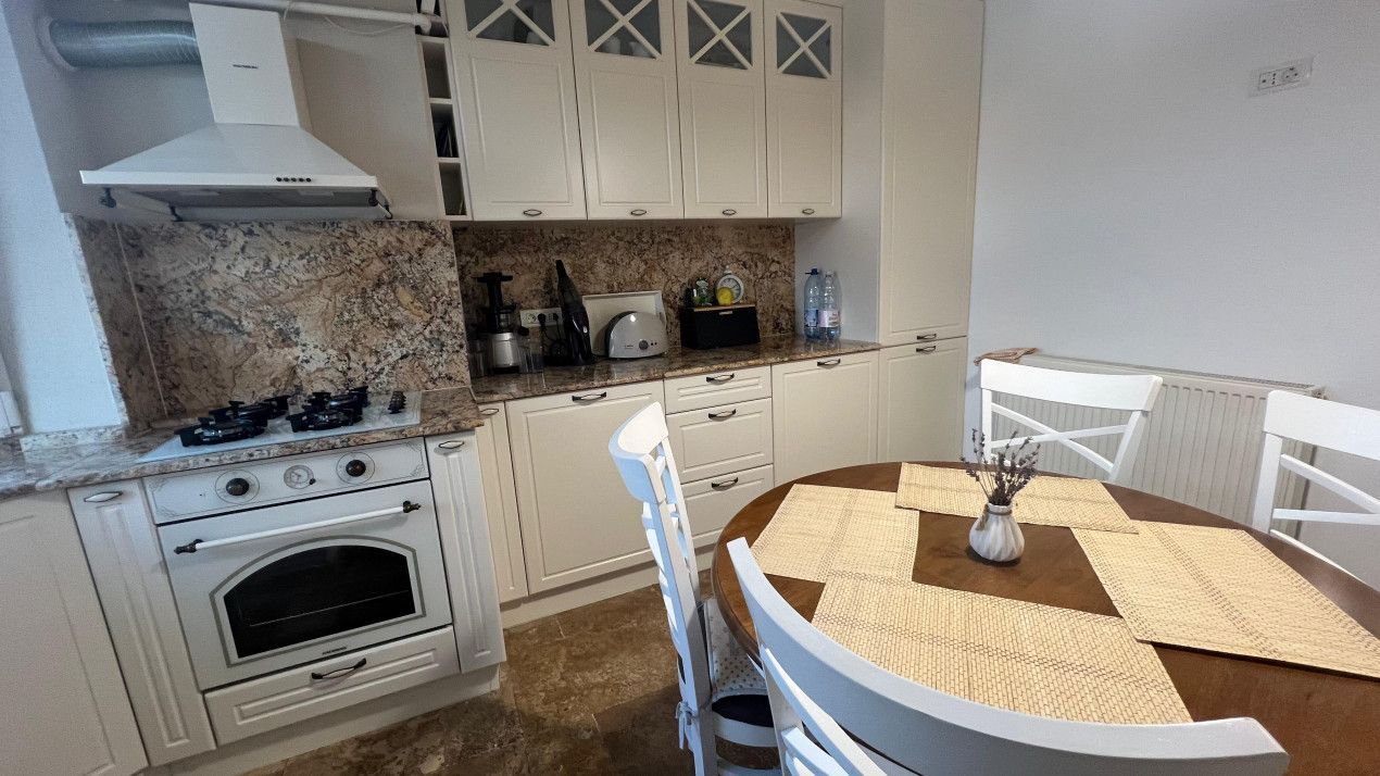 Capitol - Apartament frumos cu 3 camere și vedere la mare - Poză 8