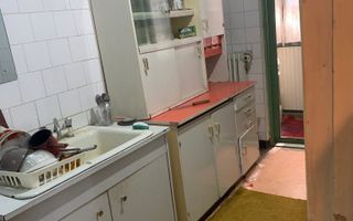 ofer spre vanzare apartament 3 camere zona Splai Mihai Viteazul, etaj - Poză 8