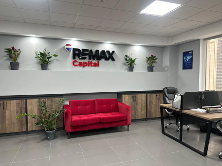 
    Agenție imobiliară REMAX Capital
    
  
  