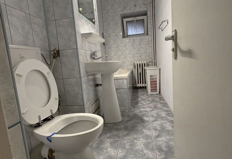 Vnazare garsoniera spatioasa 40mp, bloc 1988, Titan- Costin Georgian - Poză 6