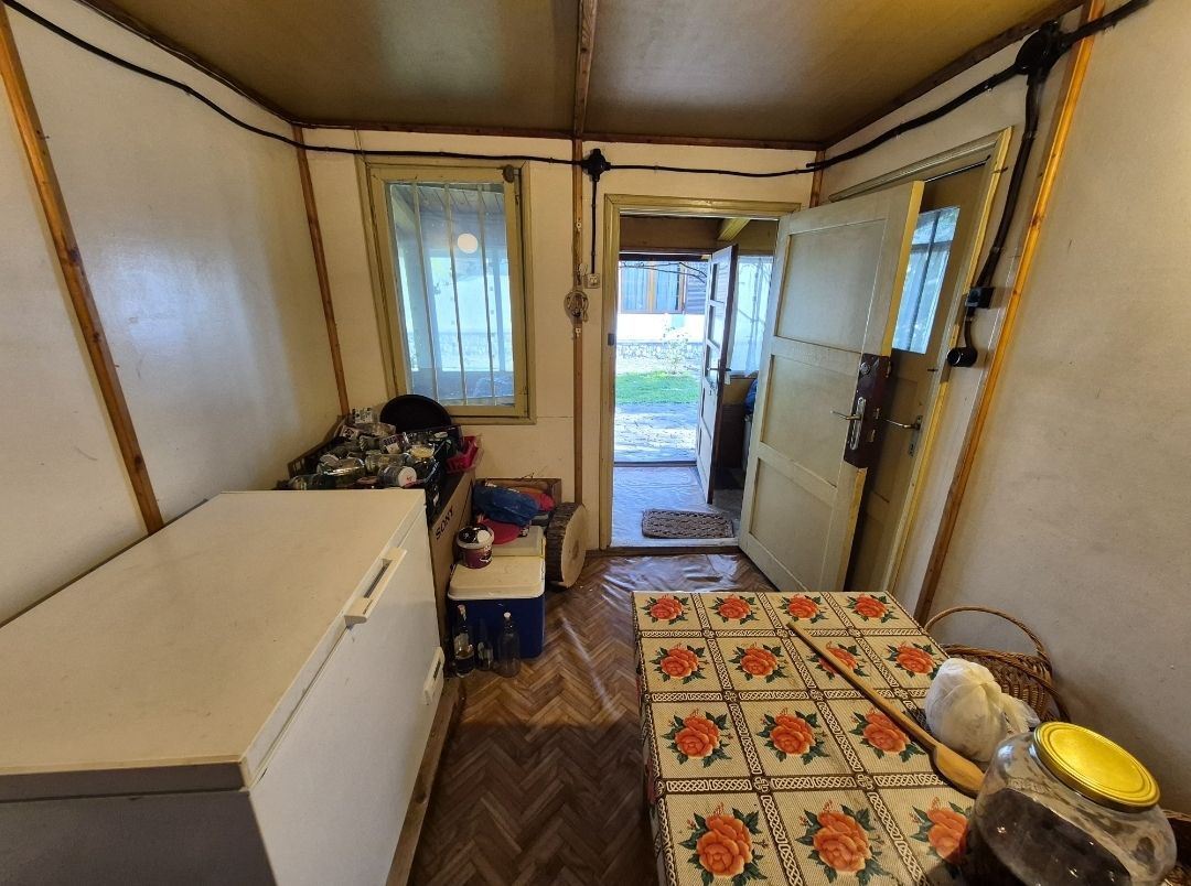 Cabana de lemn cu fundatie 86 mp+ livada pomi fructiferi+teren 847 mp - Poză 9