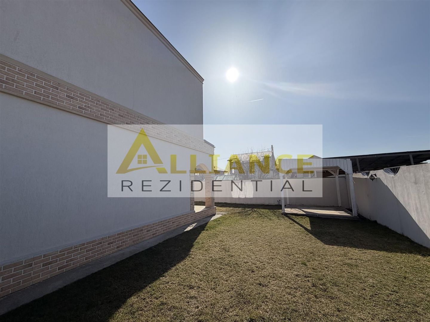 Vila moderna cu arhitectura deosebita gata sa devina acasa - Poză 6