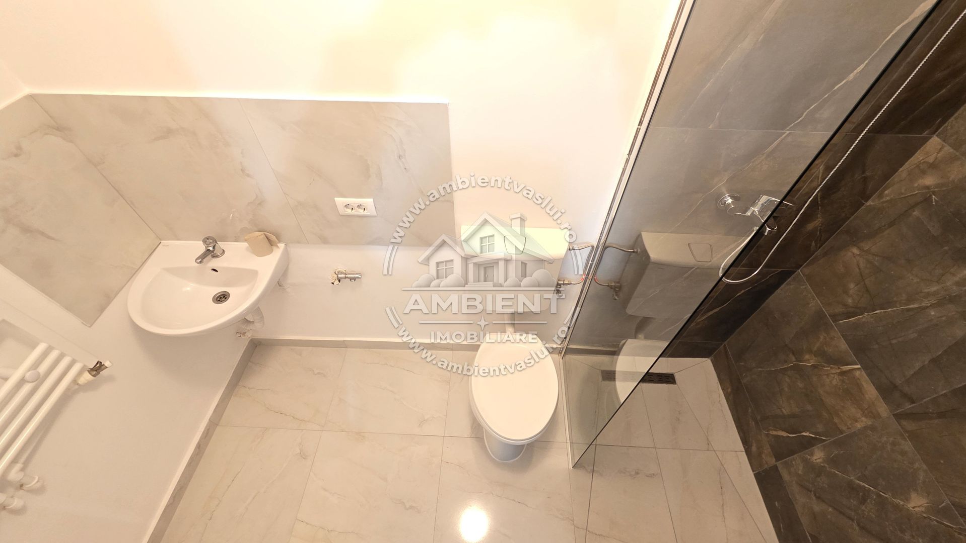 Apartament cu 2 camere, parter, renovat total, VASLUI - zona PROCOPIU; - Poză 10