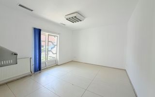Imobil de închiriat cu locuri de parcare, curte si anexe - Poză 9