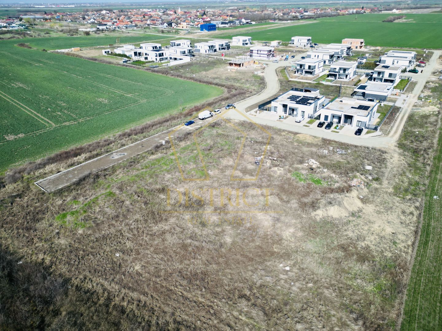 Teren pretabil pentru spatii agrement 3738 mp | Covaci - Poză 4