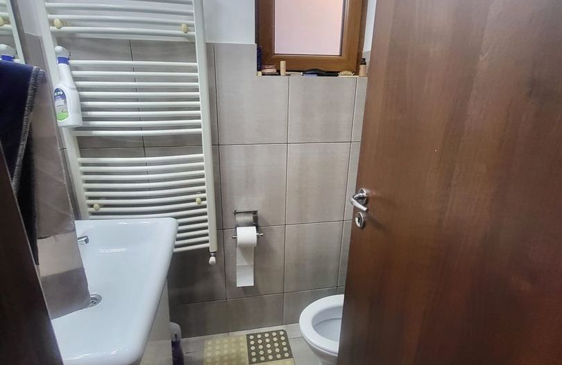 Apartament 5 camere 161 mp, zona Decebal, bloc 2006, curte, ideal investitie - Poză 5