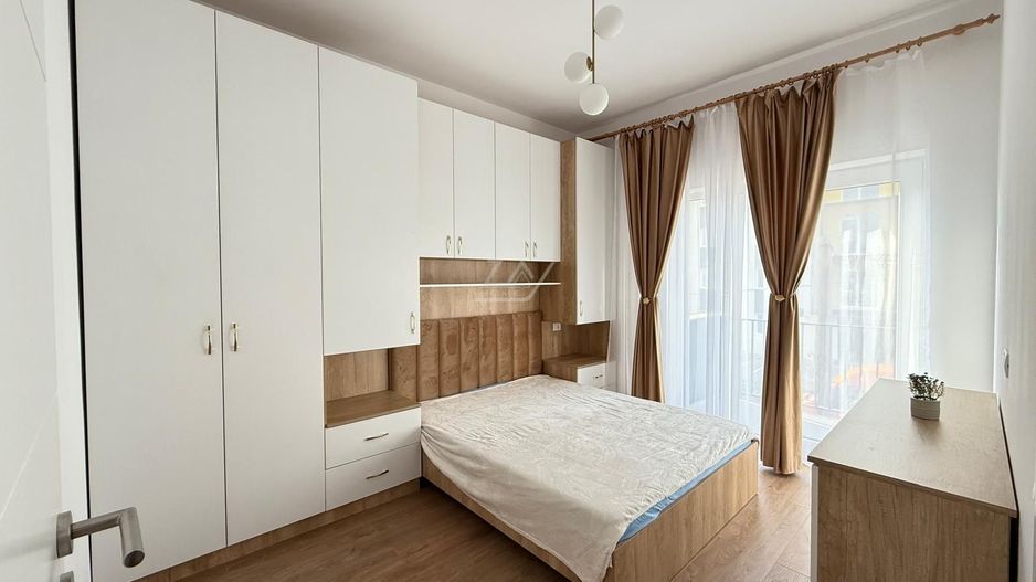 Disponibil imediat. Etaj 1. Bucatarie inchisa. Loc de parcare. - Poză 1