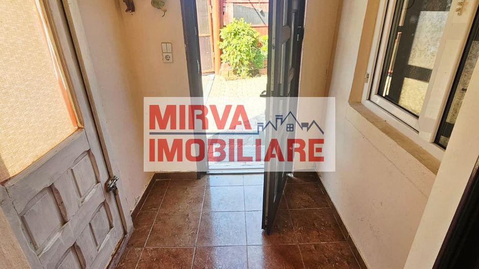 🏡 Casă spațioasă cu 9 camere în Strejnicu – pentru locuință, birouri - Poză 34