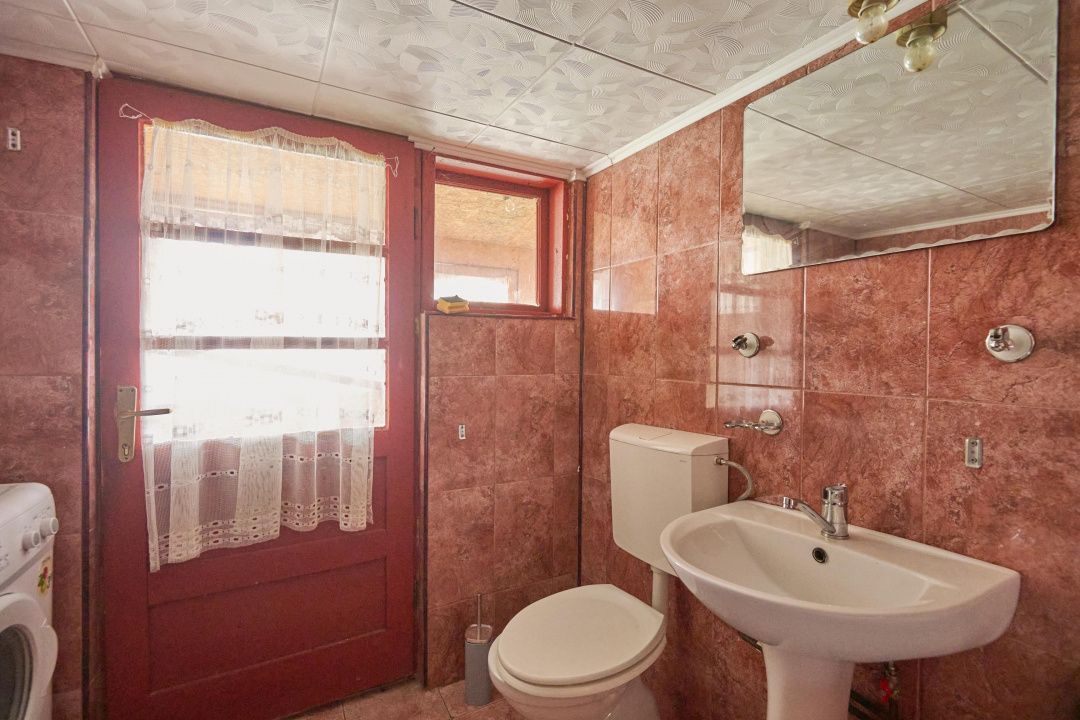 Casa individuala  Leresti la strada principala+ teren 831 mp, utilitati complete - Poză 11