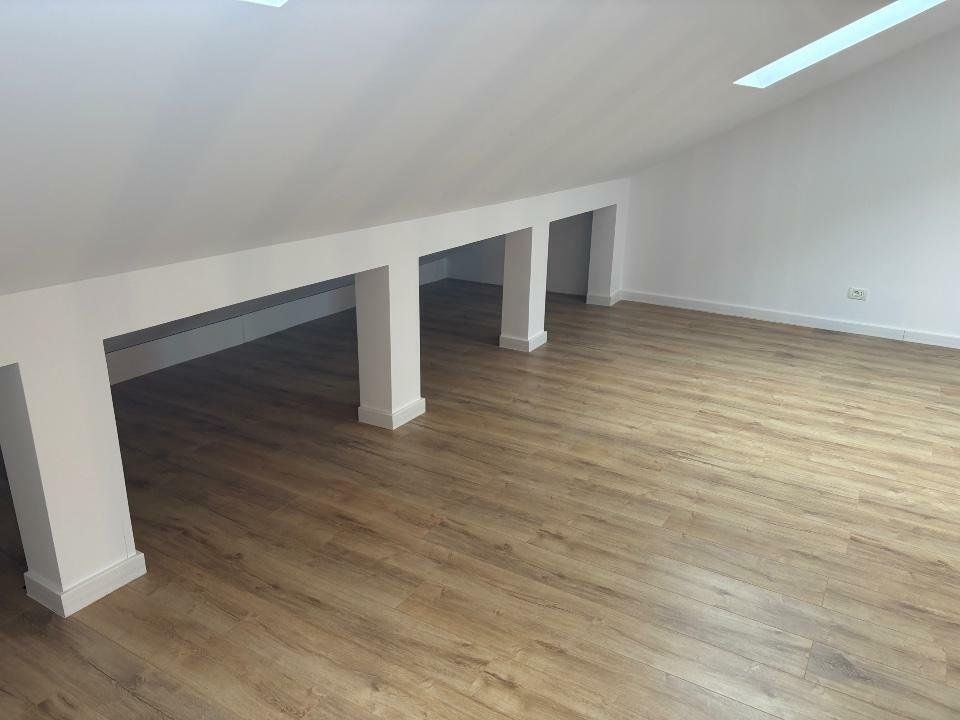 Vila moderna spatioasa - Poză 14