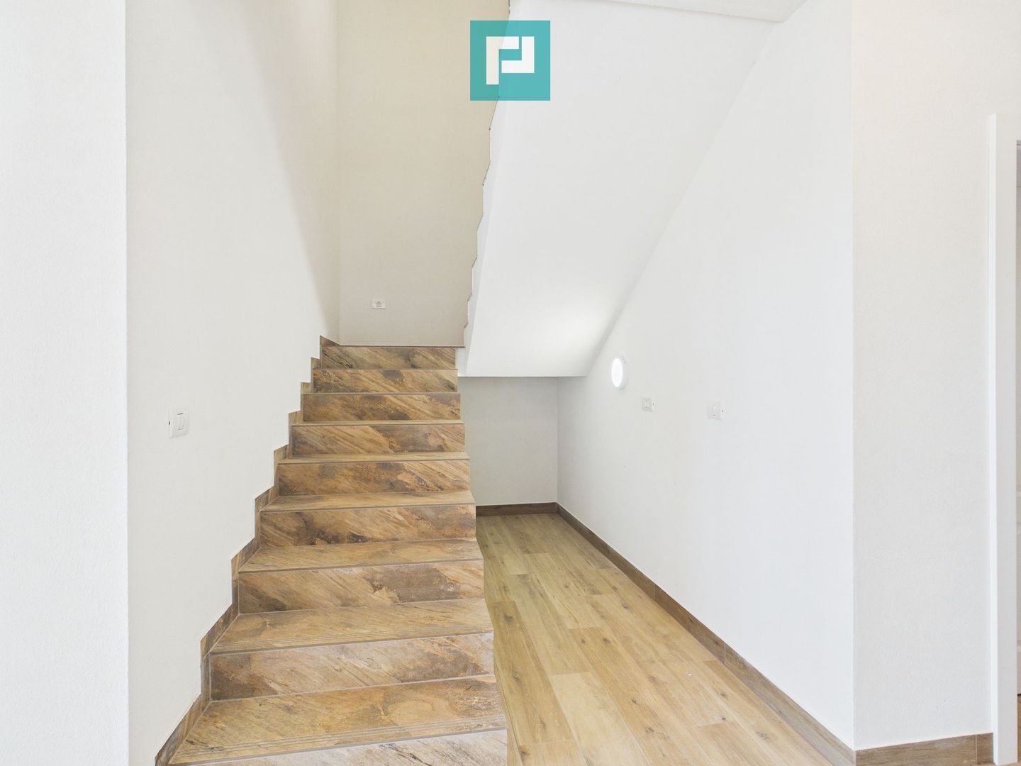 Duplex 5 camere-Dumbrăvița - Poză 12