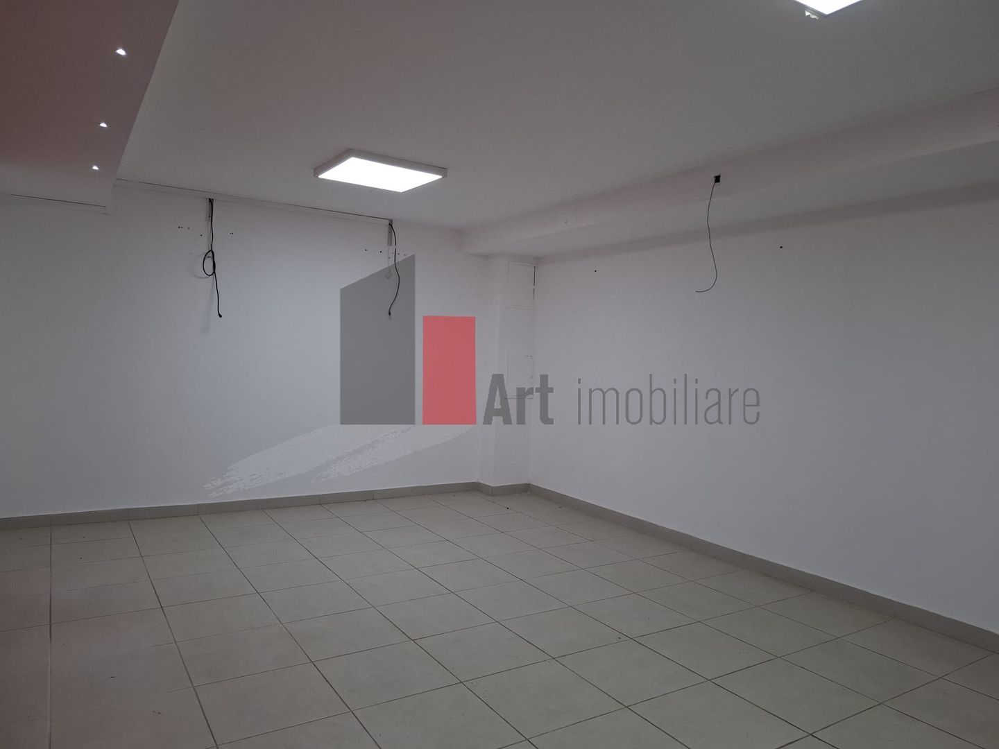 Spatiul "NESTALAN", complex comercial, Gara de Est - Poză 12