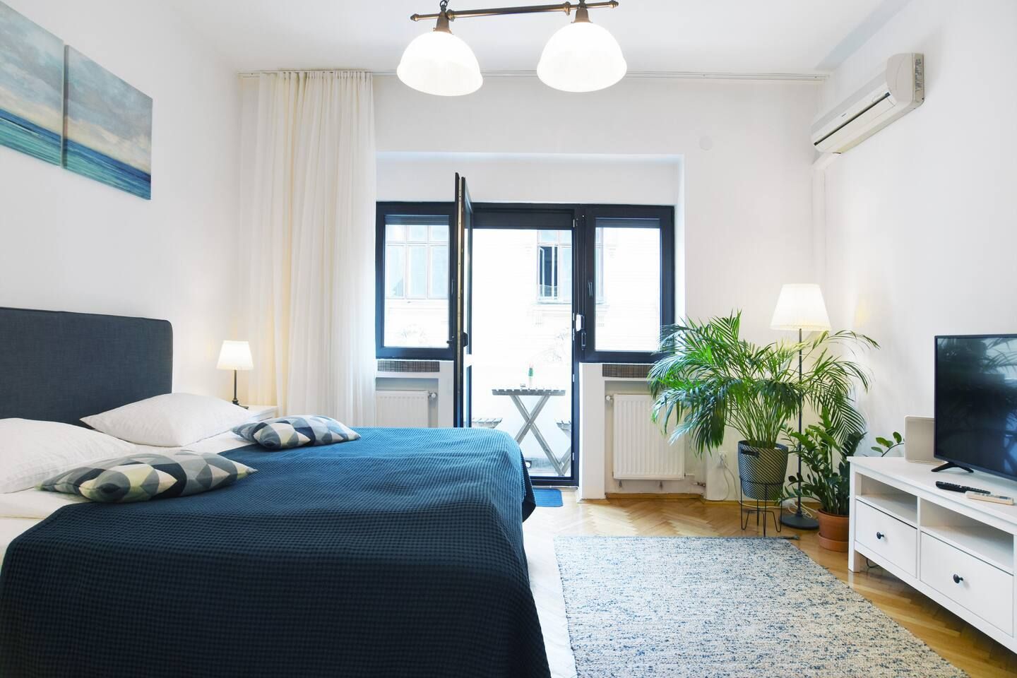 Studio superb (Garsonieră) Cismigiu, Blocul Florentin, centrală, balcon. - Poză 3