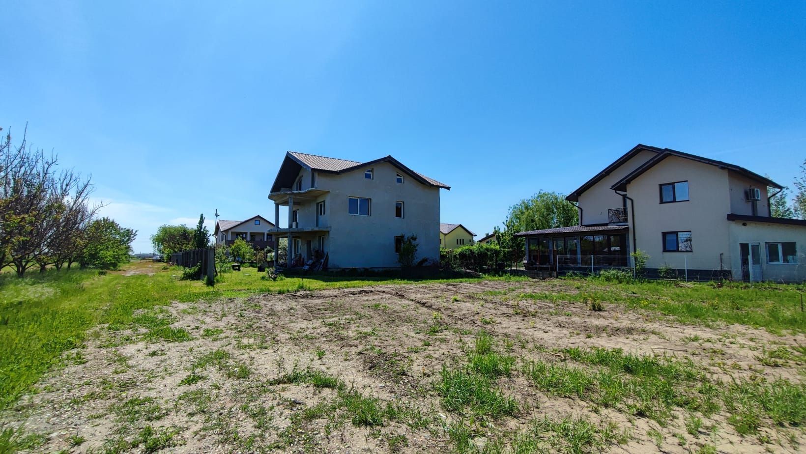 Casă spațioasă cu terase panoramice și curte mare - Poză 7