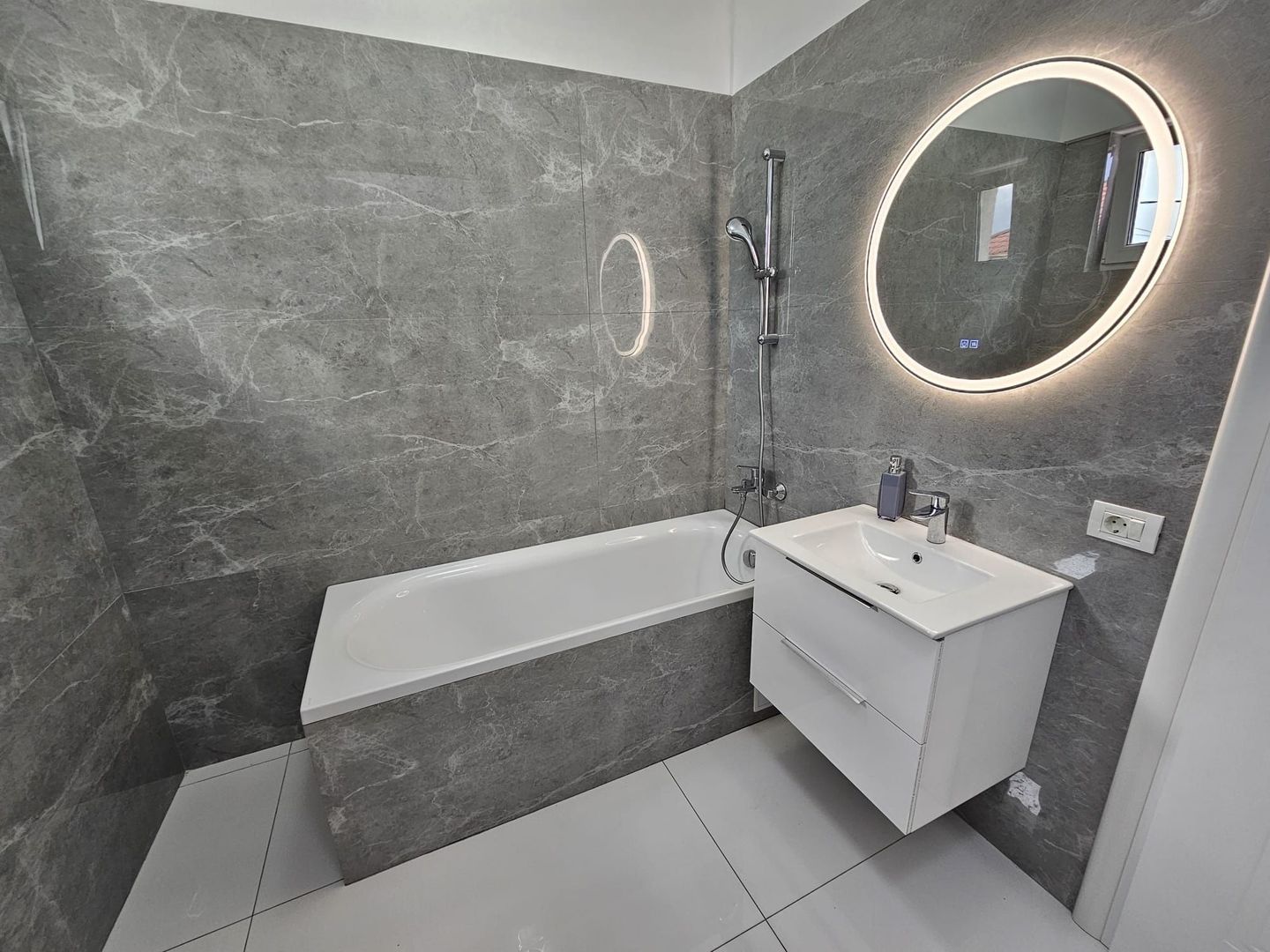 De Inchiriat  Apartament 2 camere, incalzire pardoseala, loc parcare, Rahova - Poză 5