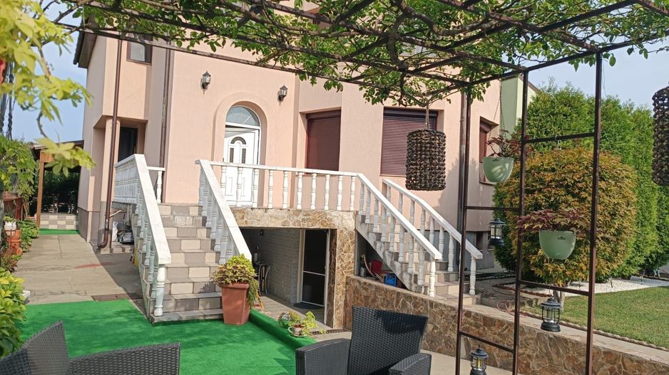 🏡 VILA DEOSEBITĂ DE VÂNZARE ÎN ARAD – ZONA CENTRALĂ - Poză 4