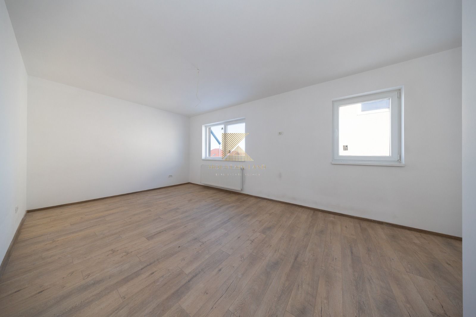 Casă modernă cu curte privată, aproape de Brașov – Cartierul Izvor - Poză 12